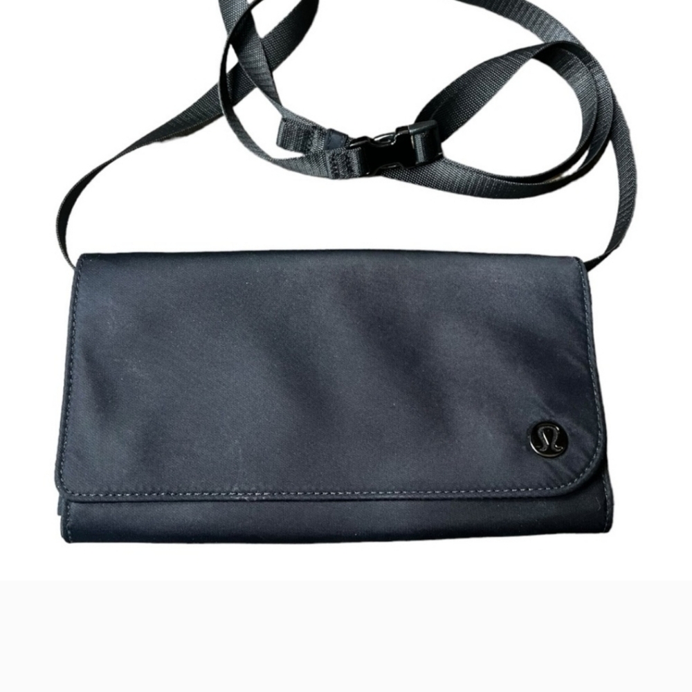 Lululemon wallet